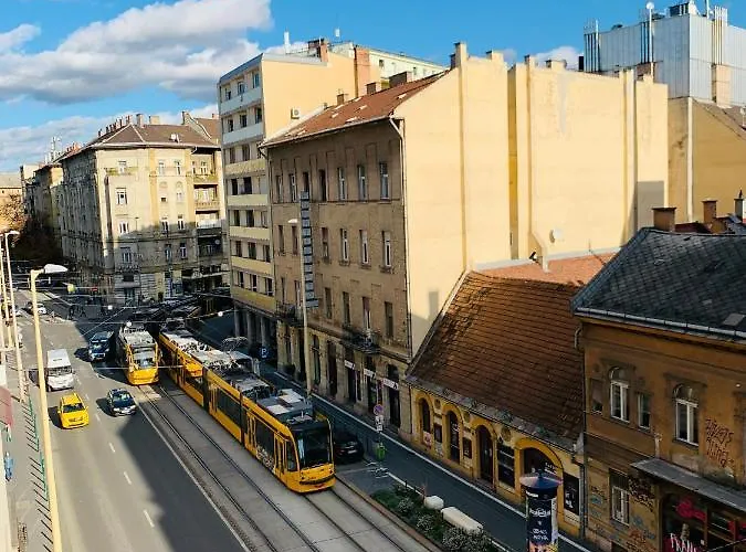 Margaret Boulevard - With Balcony Apartament