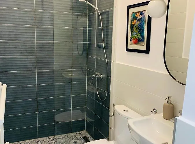 Margaret Boulevard - With Balcony Apartament