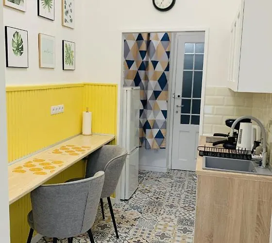 Margaret Boulevard - With Balcony