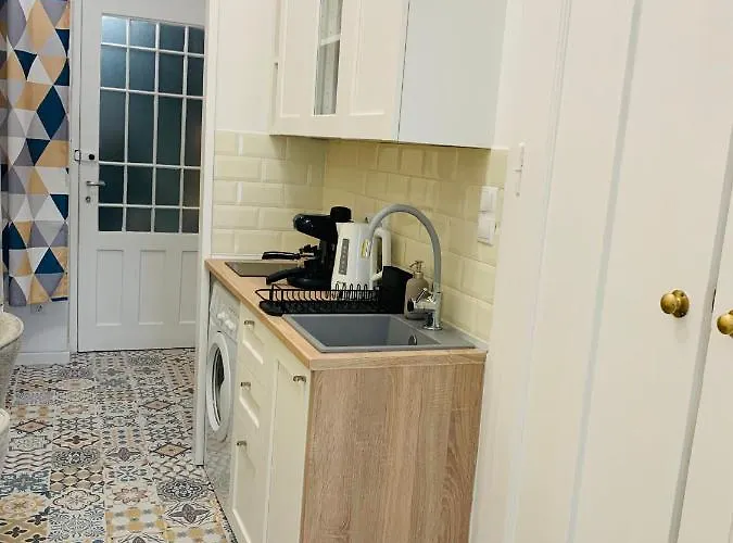 Margaret Boulevard - With Balcony Apartament