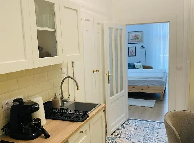 Margaret Boulevard - With Balcony Apartament